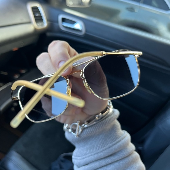 Like new unisex Ray-Ban sunglasses beautiful and very stylish for any event. - Picture 4 of 6